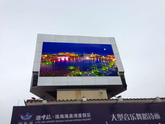 珠海海泉湾酒吧广场三面旋转LED显示屏